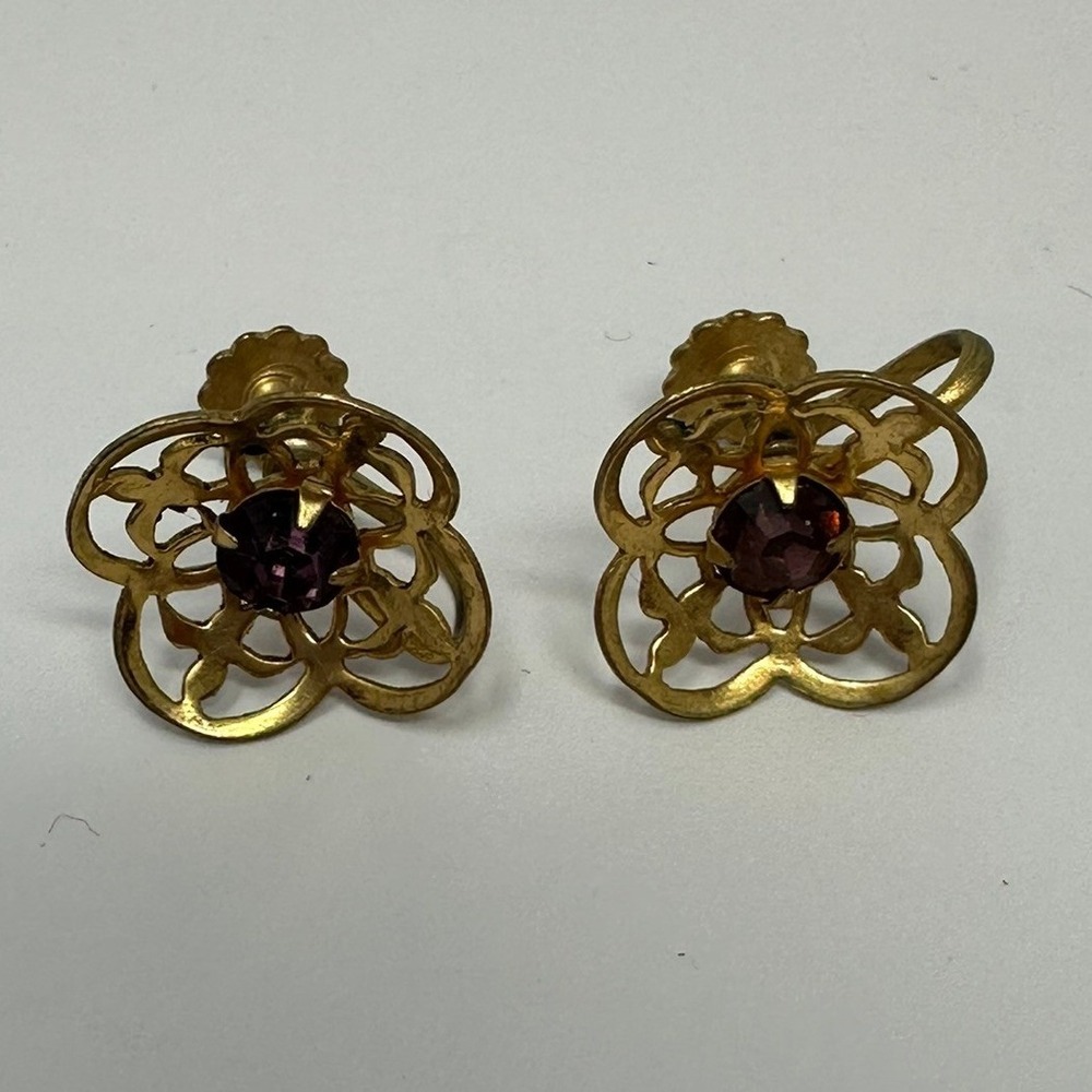 Vintage Gold Tone Filigree Purple Rhinestone Screw Back Earrings Floral Studs A2